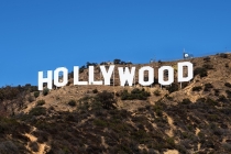 De beroemde letters die Hollywood spellen op een berg